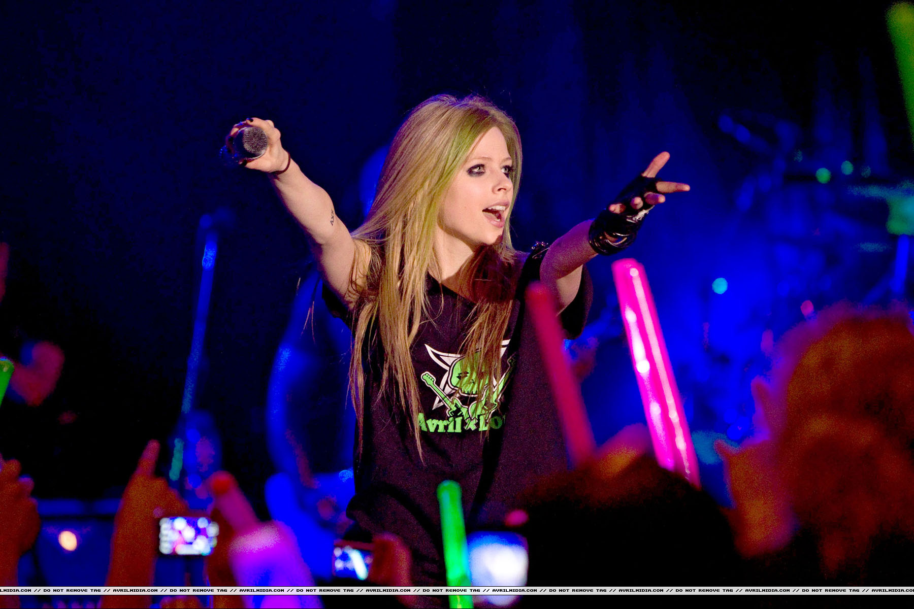 Performing_at_the_Grand_Hall_in_Shanghai_-_May_22C_2011_04.jpg