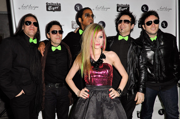 Avril2BLavigne2BAvril2BLavigne2BAlbum2BRelease2B2NGmOsZeRPal.jpg