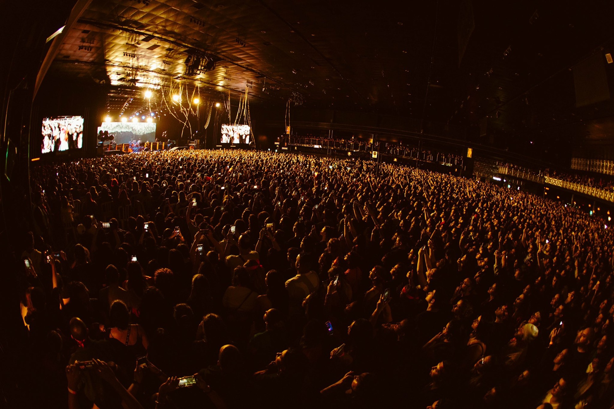 avrilmidia_lovesuxtour38.jpg